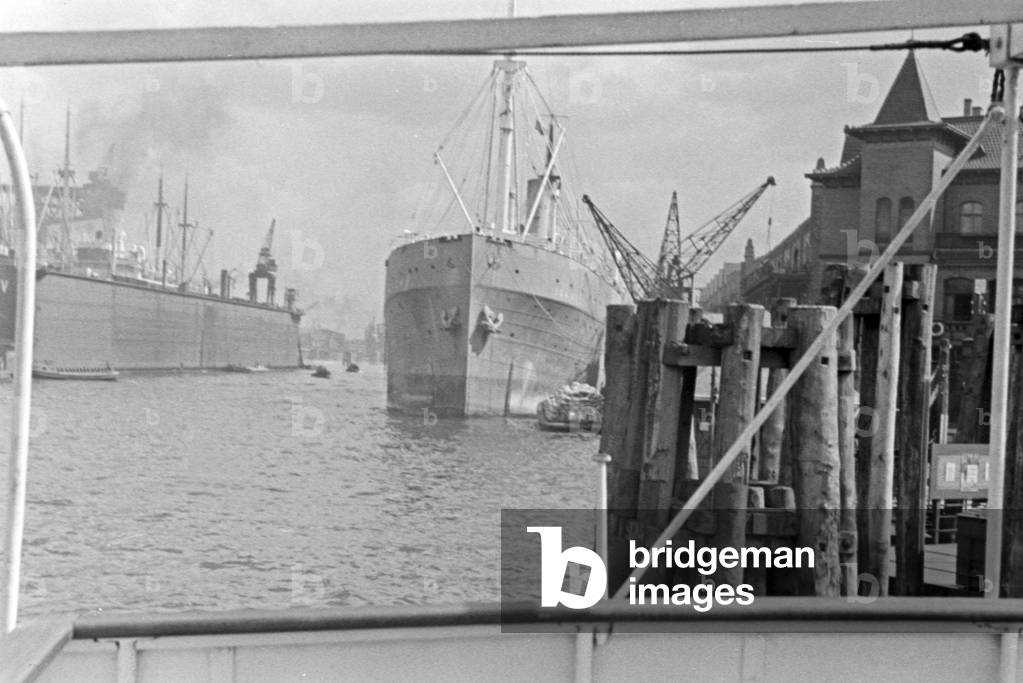 Ships at Hamburg harbor, Germany 1930s (b/w photo)