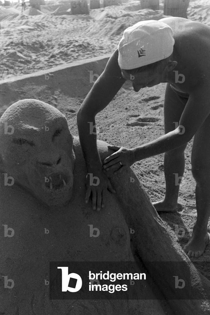 Vacation at the Baltic Sea, Germany 1930s (b/w photo)