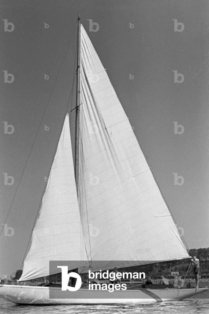 Sailing on lake Wannsee at Berlin, Germany 1930s (b/w photo)