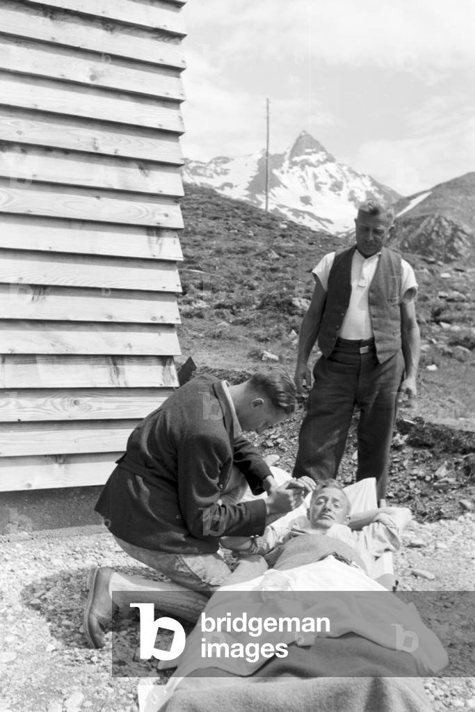 A village developing at the Piz Buin, Germany 1930s (b/w photo)