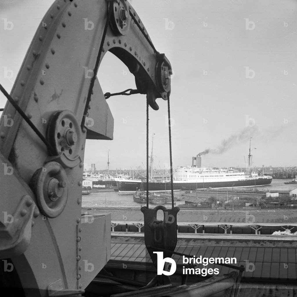 Arrival of German passenger ship 
