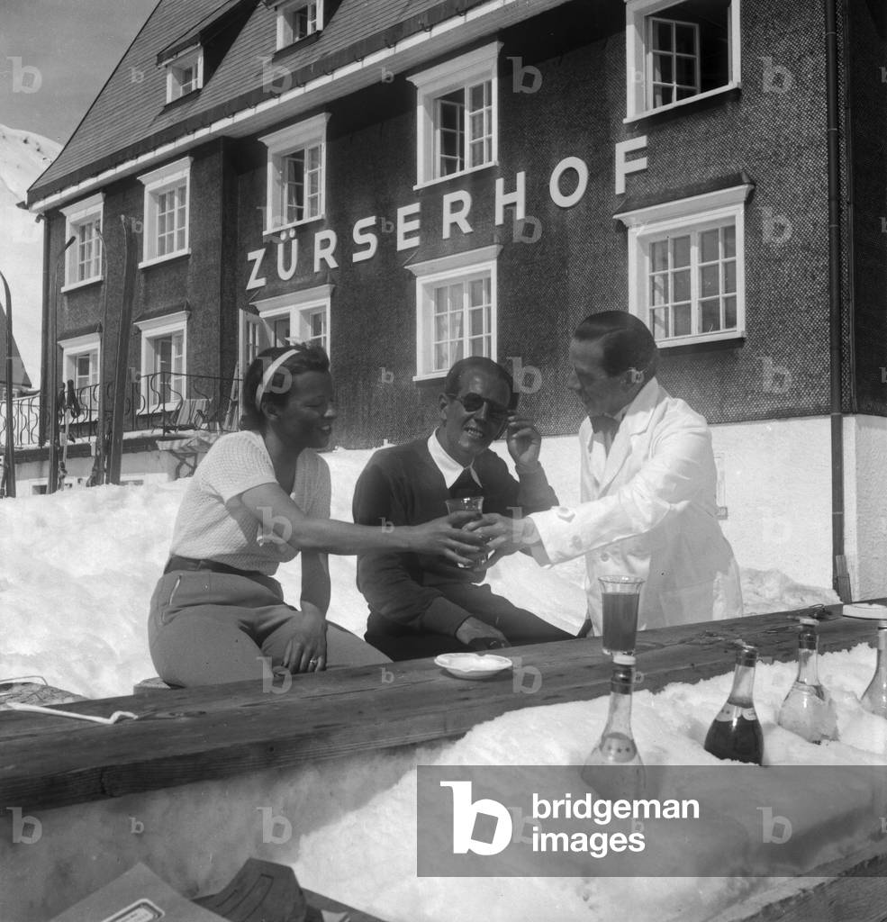 Winter vacation at the Arlberg area, Austria 1930s (b/w photo)