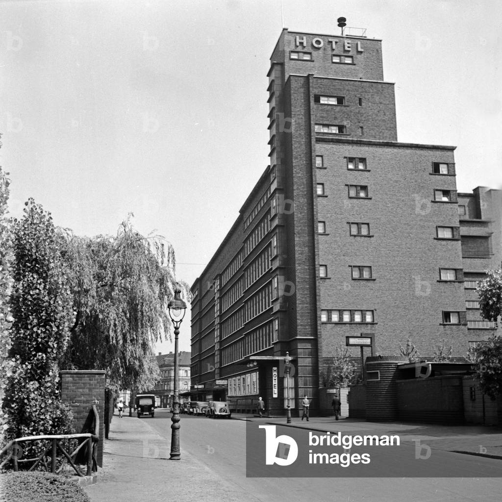 Hans Sachs building with hotel at Gelsenkirchen, Germany 1930s (b/w photo)