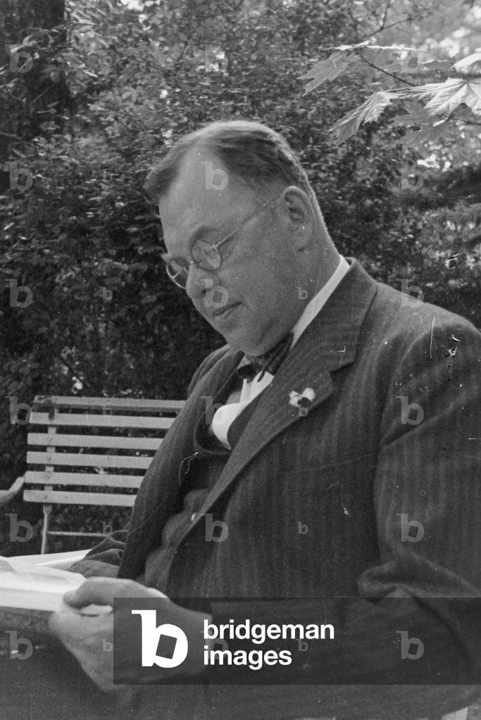 A man enjoying a book, Germany 1930s (b/w photo)