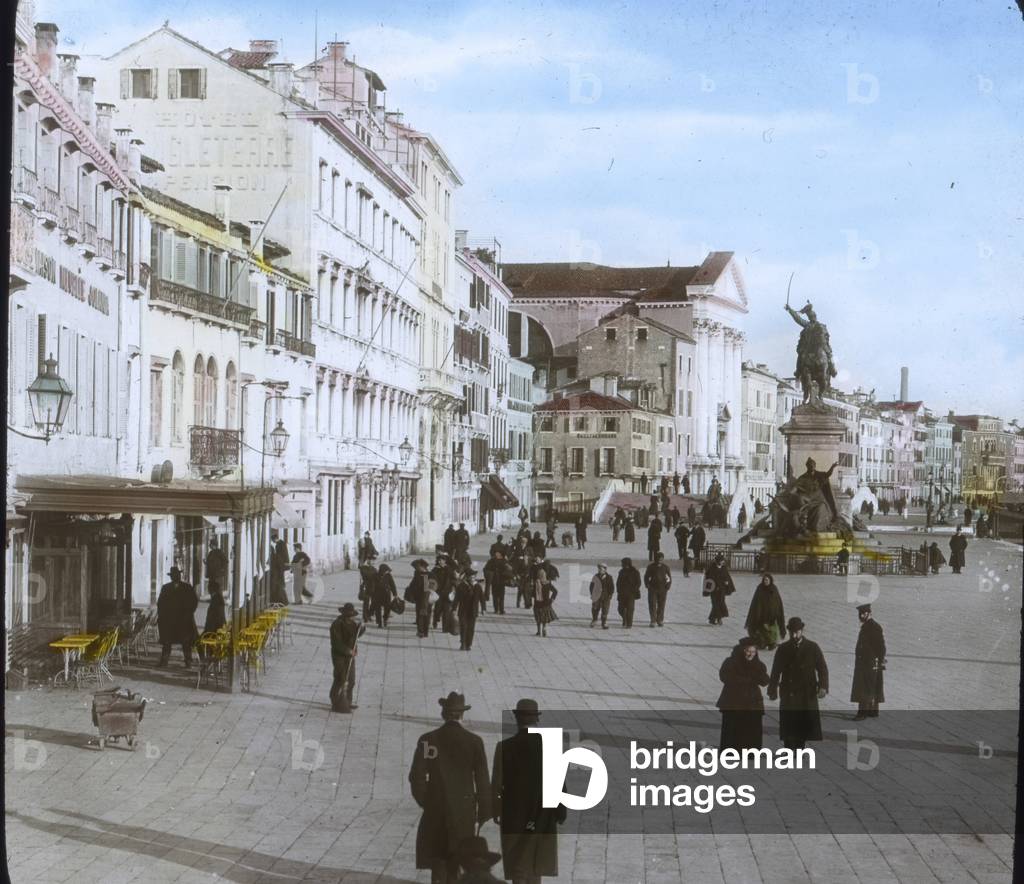 Italy, Venice, promenaders walking along the Riva degli Schiavoni, image date: circa 1910. Carl Simon Archive