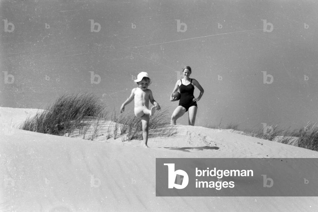 Summer vacation at Norderney island, Germany 1930s (b/w photo)