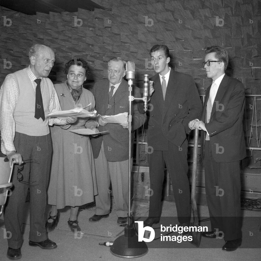 In one of the NWDR studios at Hamburg an audio drama is produced, 1954