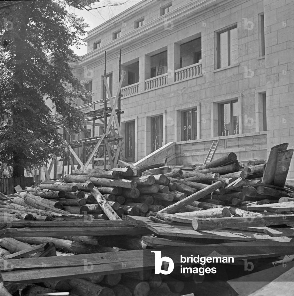 Redesigning Berlin - back of the Japanese embassy at Tiergartenstrasse during construction, Germany 1940 (b/w photo)