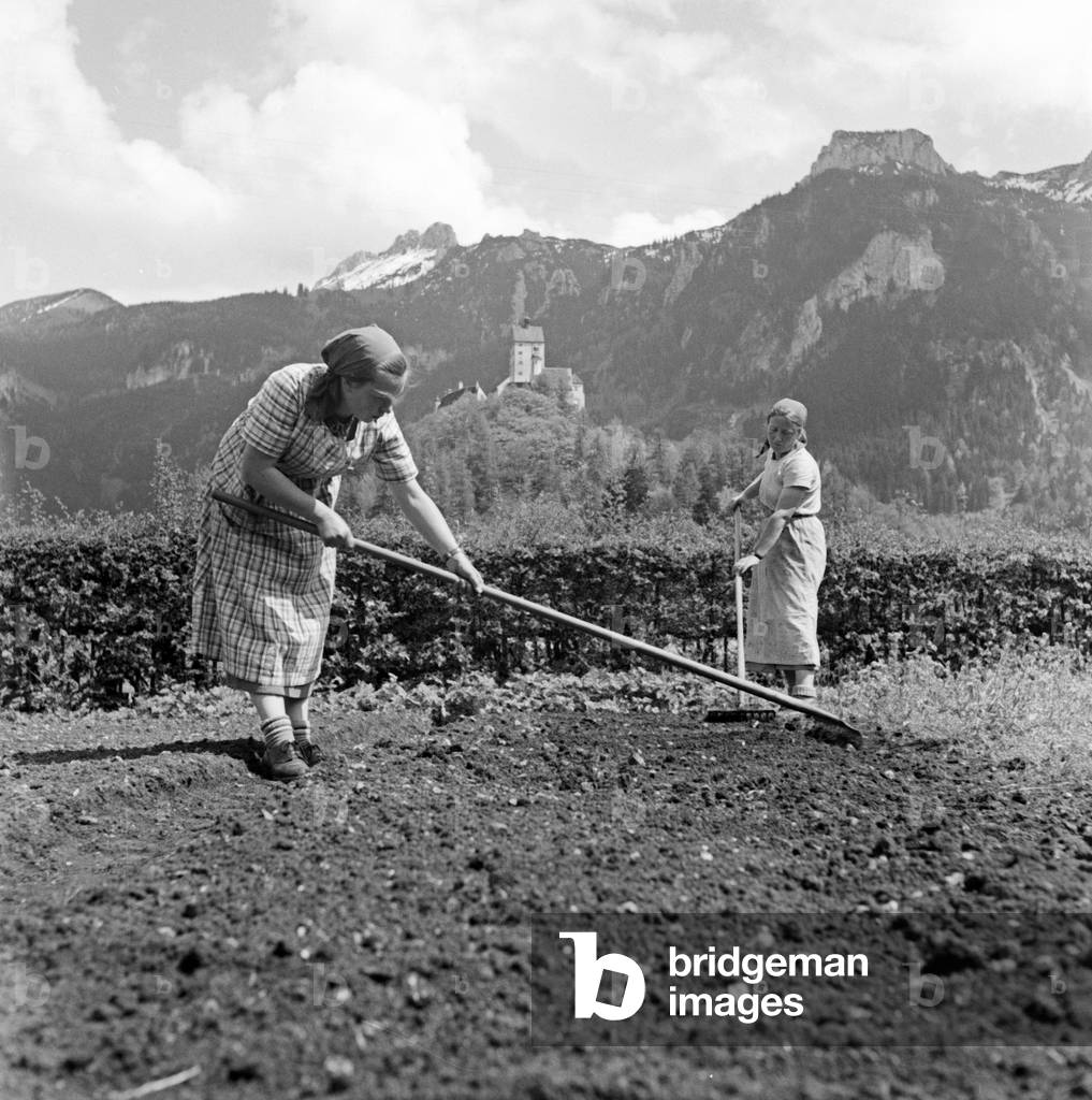 Women helping at a farm at Hohenaschau, Germany 1930s (b/w photo)