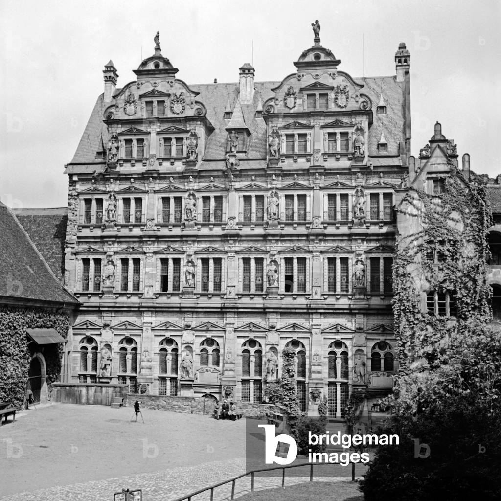 Friedrichsbau building at the Heidelberg castle, Germany 1930s (b/w photo)
