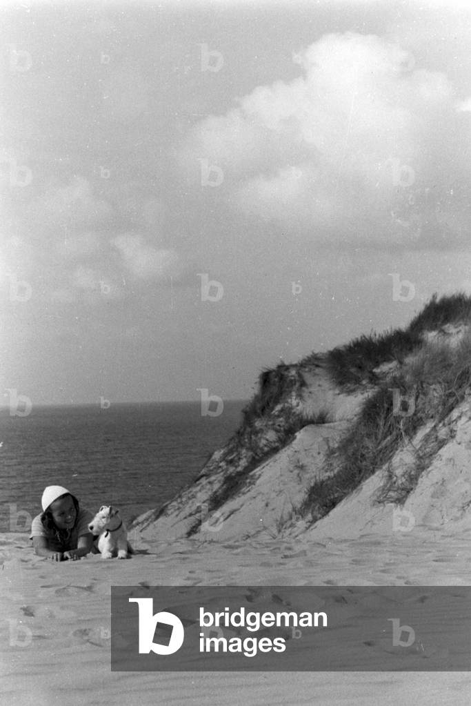 Vacation at the Baltic Sea, Germany 1930s (b/w photo)