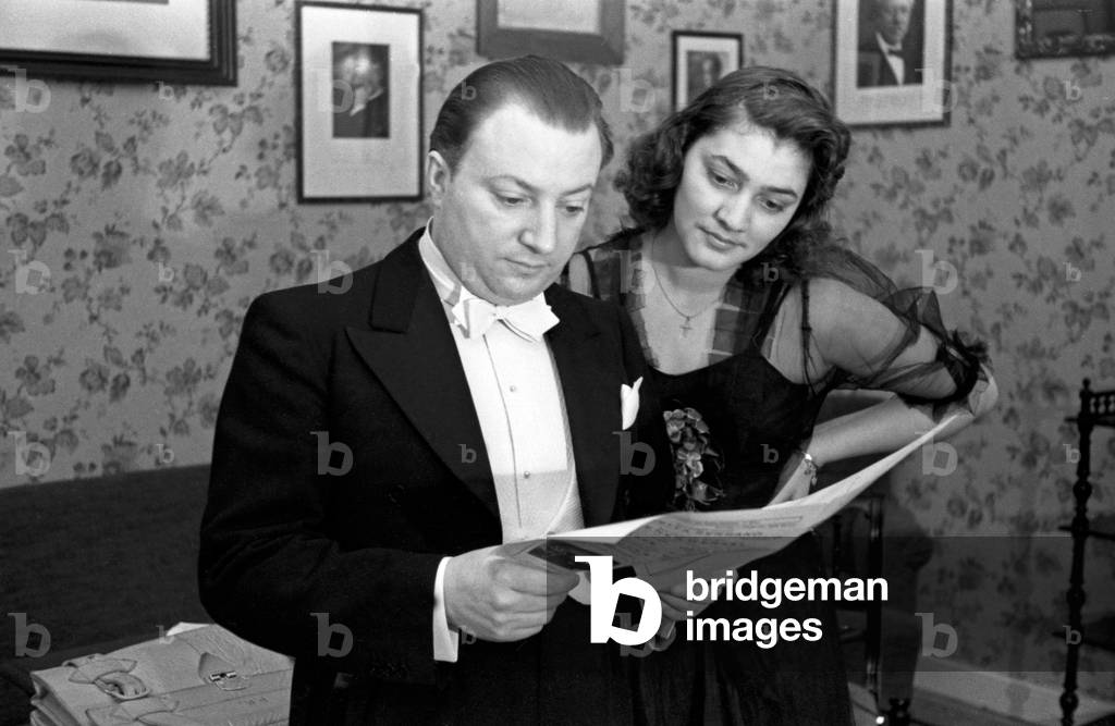 Chilean singer Rosita Serrano with composer Peter Kreuder at Berlin, Germany 1930s (b/w photo)
