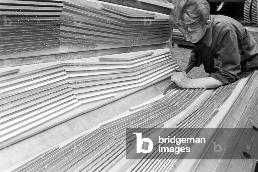 In the factory halls of the industrial company Voith in Heidenheim an der Brenz, Germany 1930s (b/w photo)