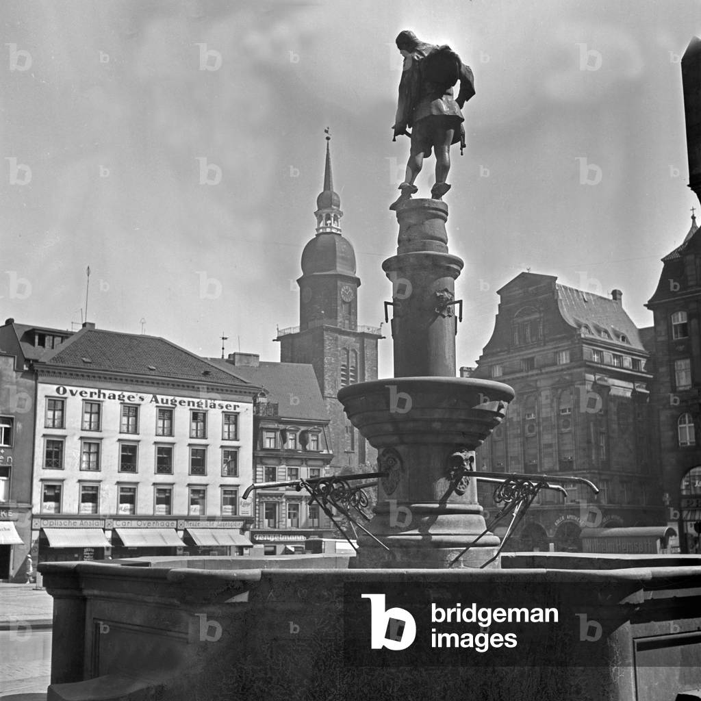 View to St Reinold's church and market corner at Dortmund, Germany 1930s (b/w photo)
