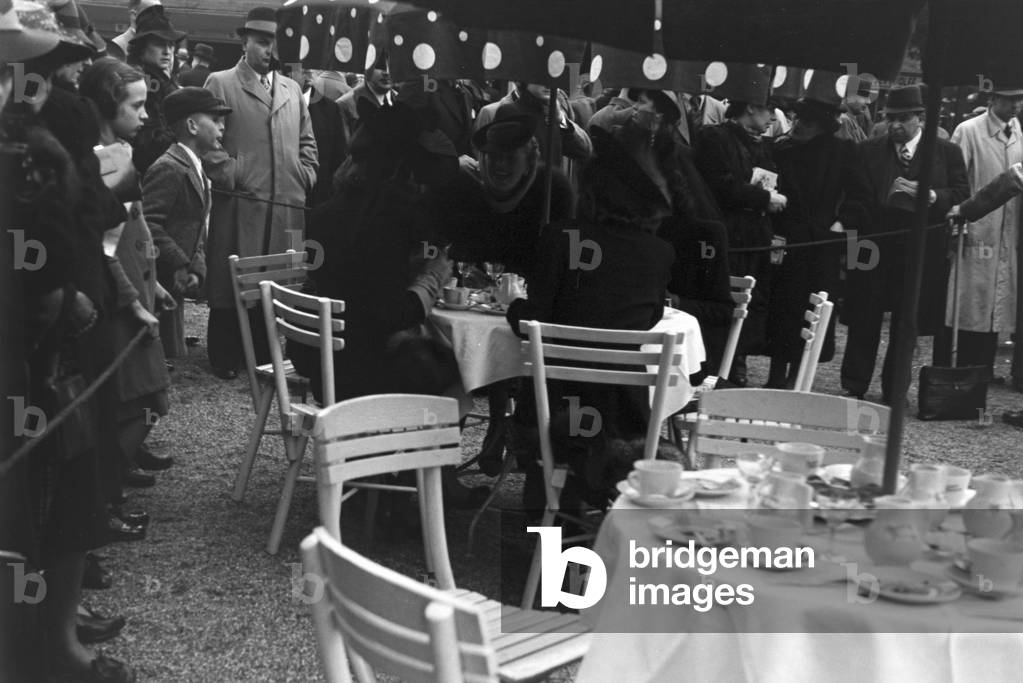 Spectators at the Moderennen horse race in Berlin, Germany 1930s (b/w photo)