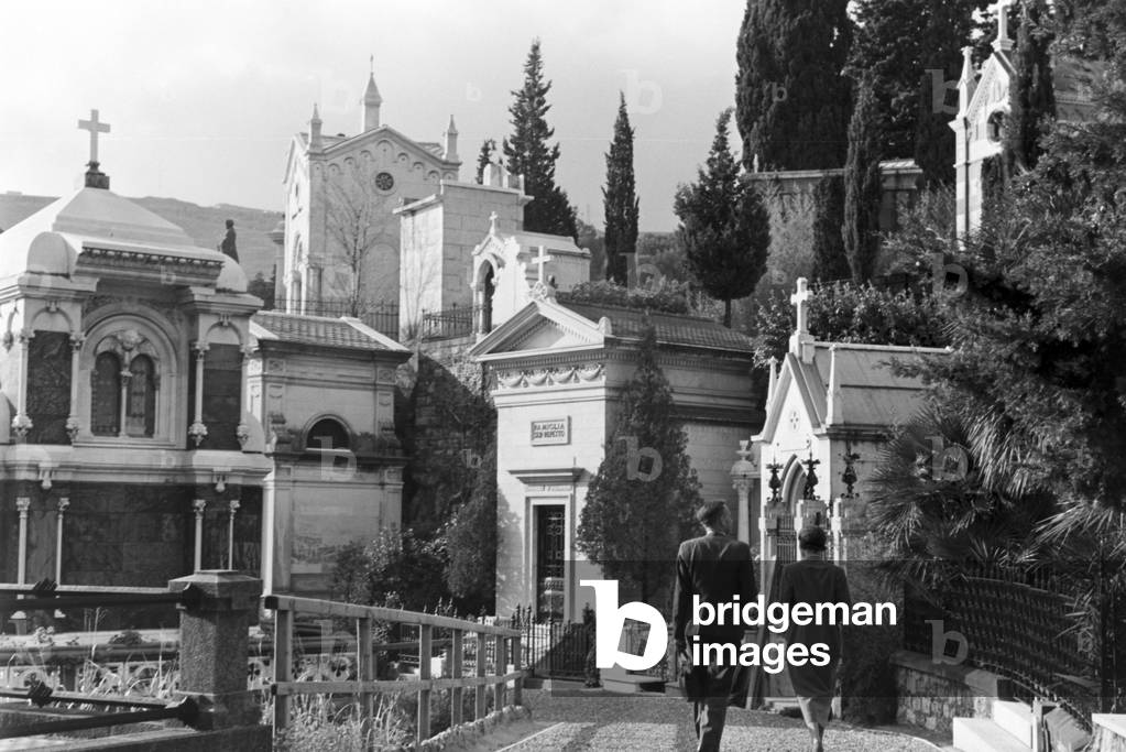 Saglieno cemetery, Genova province, Italy 1930s (b/w photo)