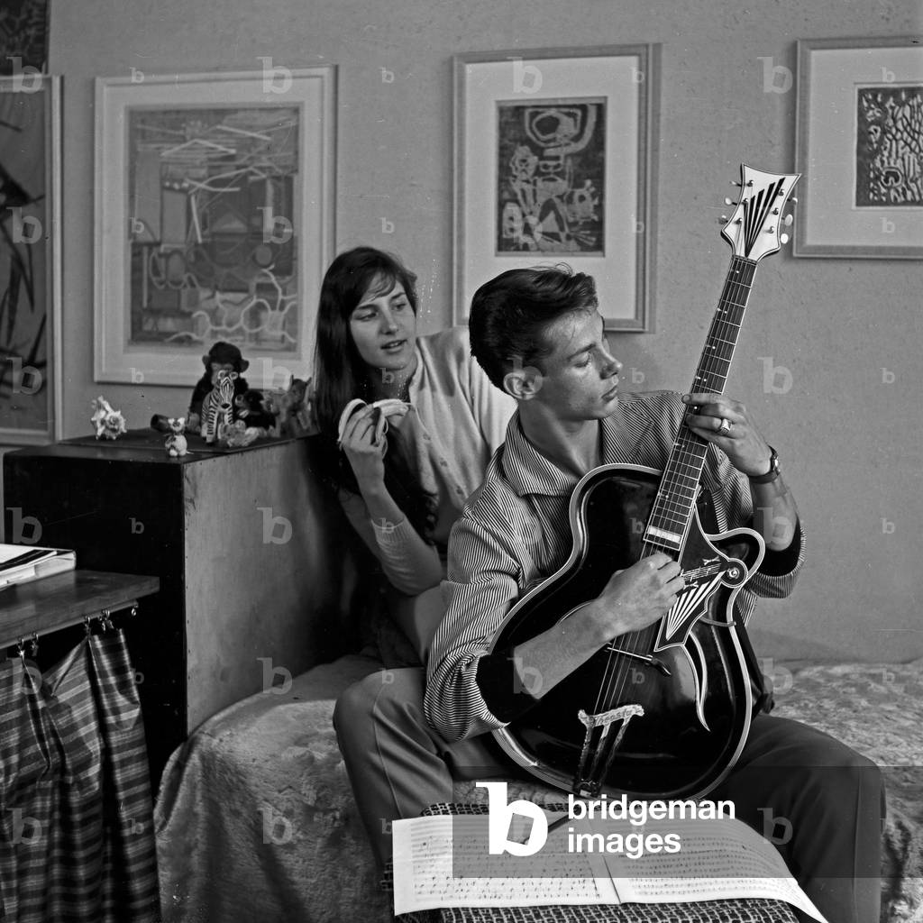 Siblings Maria and Franco Duval doing rehearsals in their hotel room at Berlin, Germany 1950s