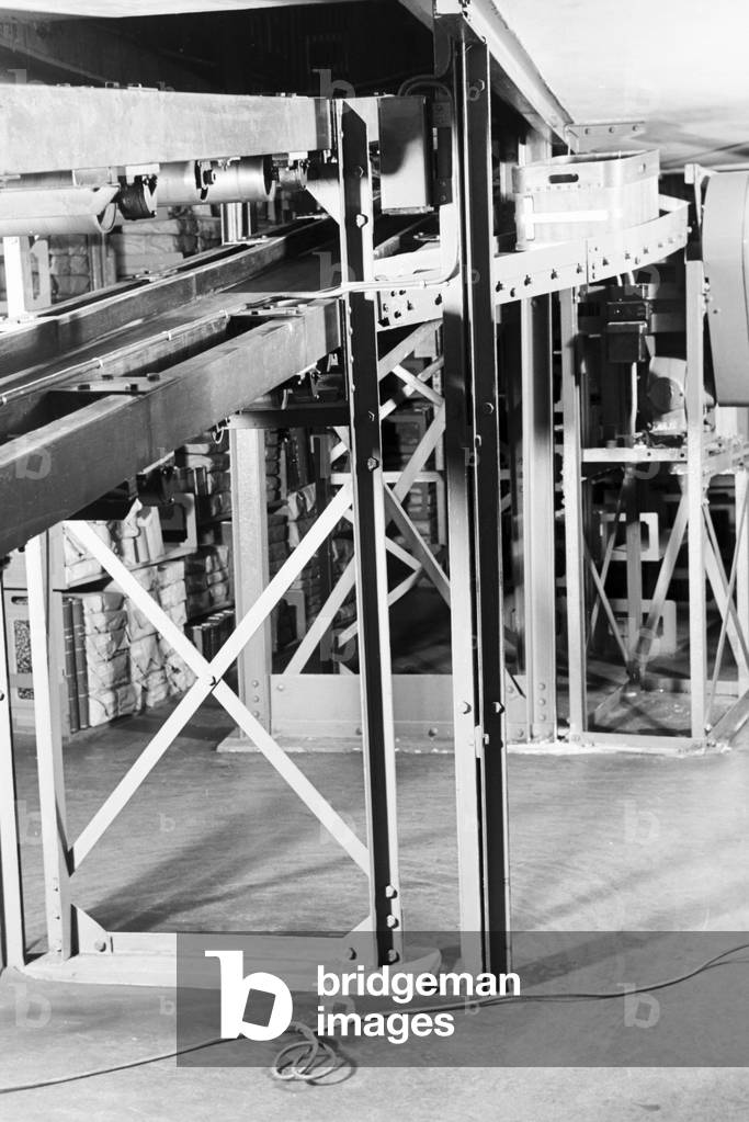 The book conveyor system in the library magazine of the Berlin State Library (former Prussian State Library), Germany 1930s (b/w photo)