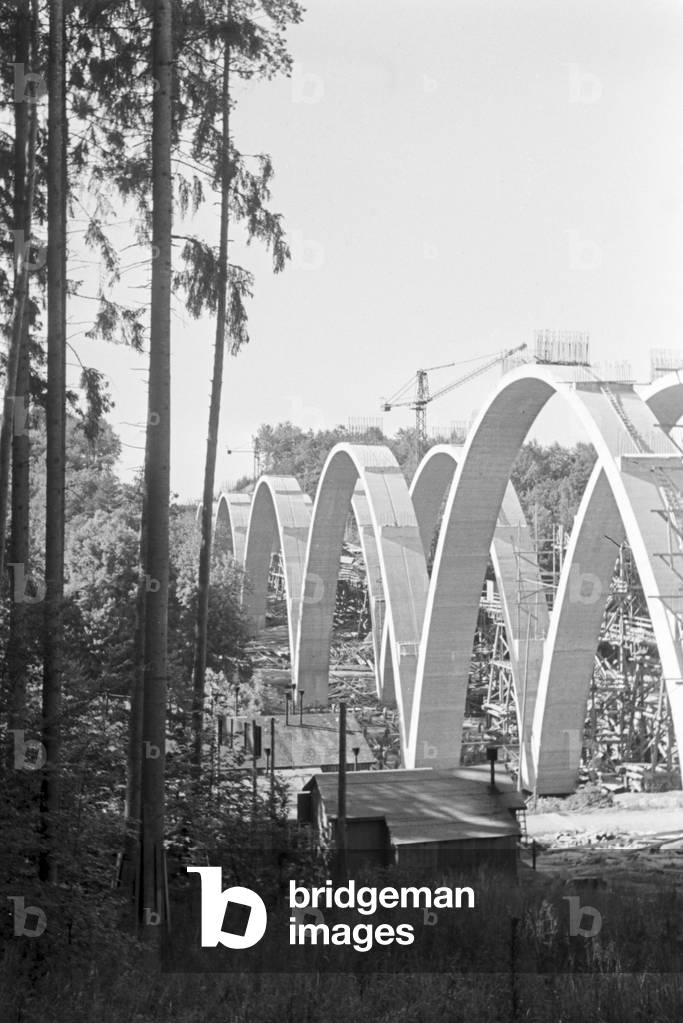 Construction of the motorway bridge near Stuttgart, Germany 1930s (b/w photo)