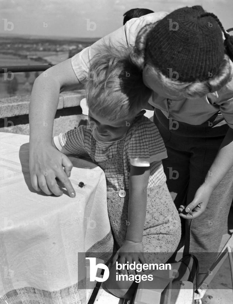 Child in Germany's 1930s (b/w photo)