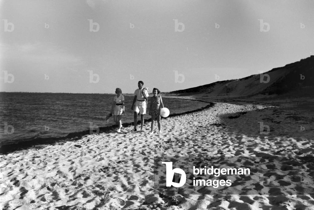 Vacations on Westerland, Germany 1930s (b/w photo)