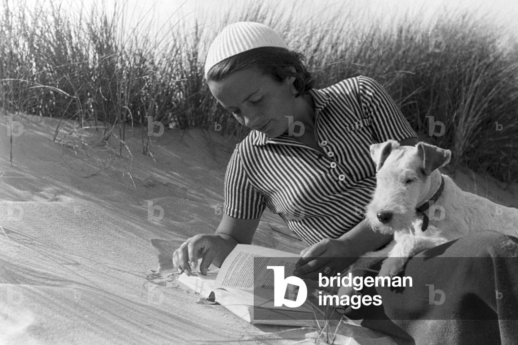Vacation at the Baltic Sea, Germany 1930s (b/w photo)