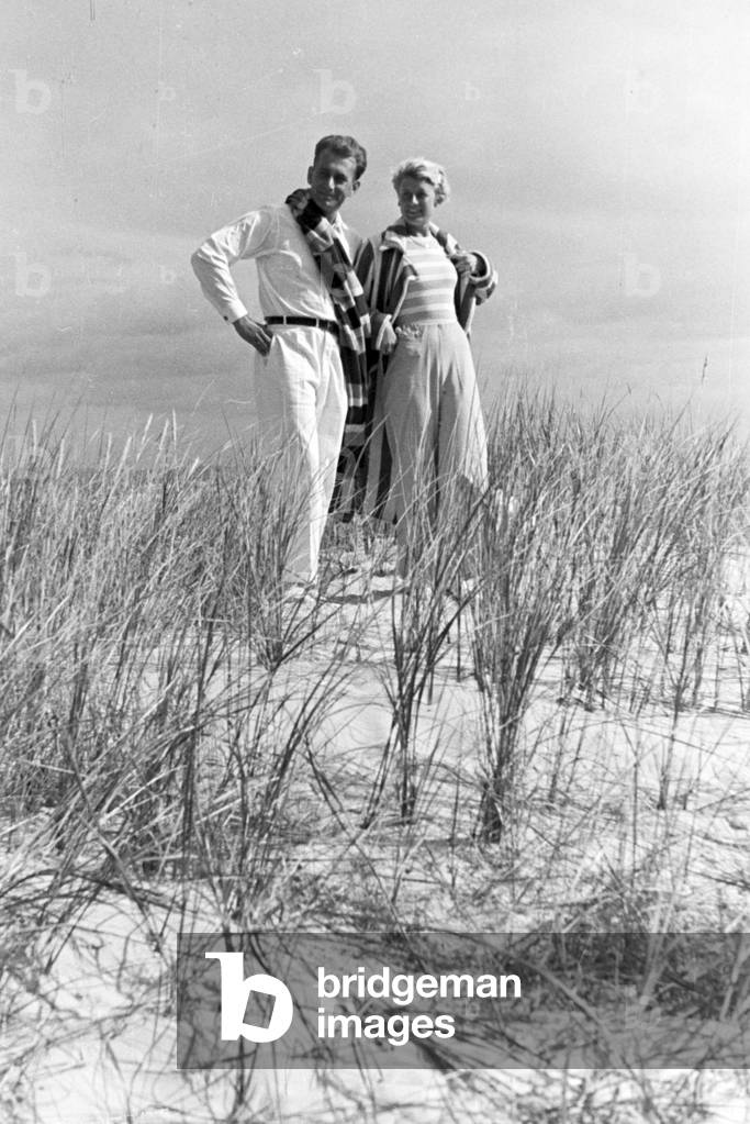 Holidaymakers at the beach of the BAltic Sea, Germany 1930s (b/w photo)