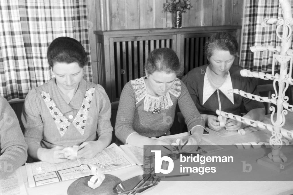 Women doing handicrafts in the Fröbelhaus in Oberweißbach, Germany 1930s (b/w photo)