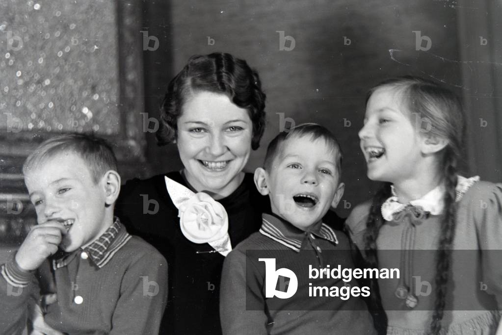 Members of an extended family, Germany 1930s