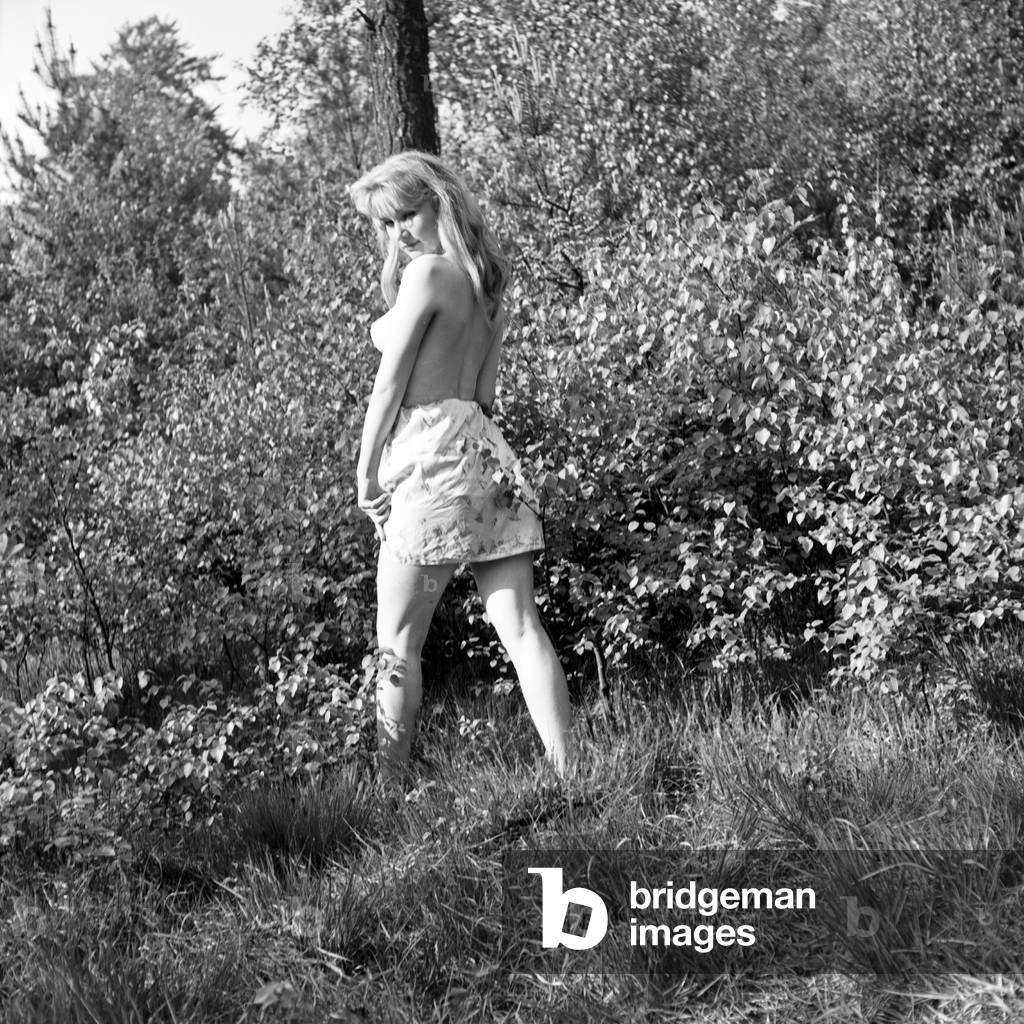German actress Karin Stoltenfeldt posing in the garden, Germany 1950s