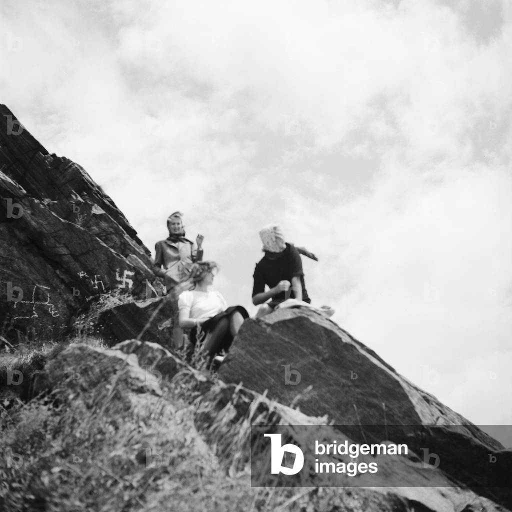 Three young woman reached the peak of a mountain in the Wachau area in Austria, Germany 1930s (b/w photo)