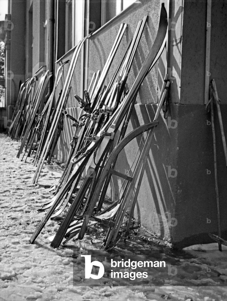Skis and sleighs in the snow at the entrance of Waldschloss Restaurant at Zinten, East Prussia, 1930s (b/w photo)