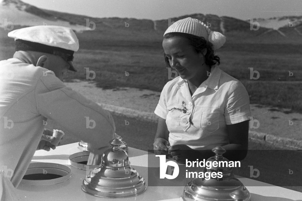 Vacation at the Baltic Sea, Germany 1930s (b/w photo)