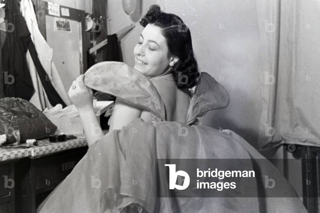 Chorus girl in the changing room in the opera in Rome, Italy 1940s (b/w photo)