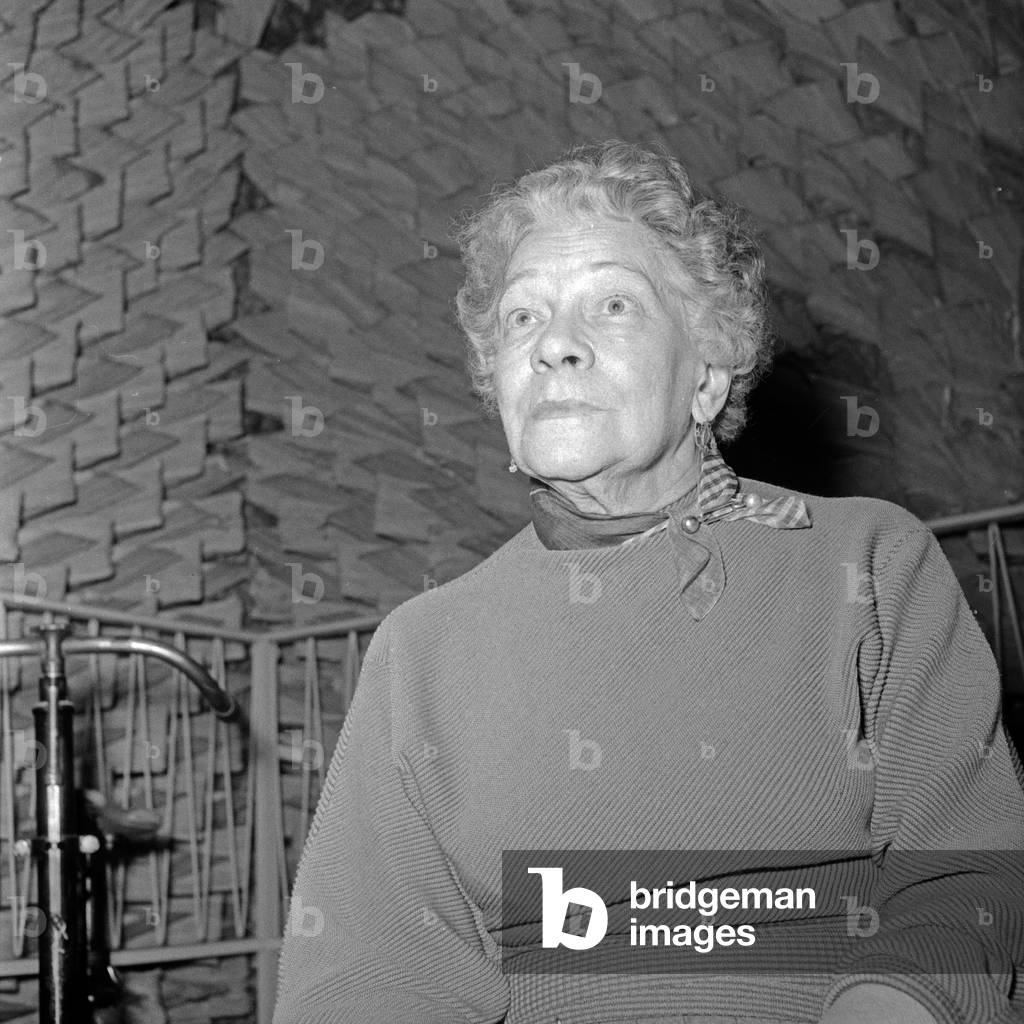 Actress Tilla Durieux at the production of the audio drama 