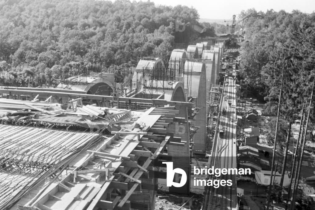 Construction of the motorway bridge near Stuttgart, Germany 1930s (b/w photo)
