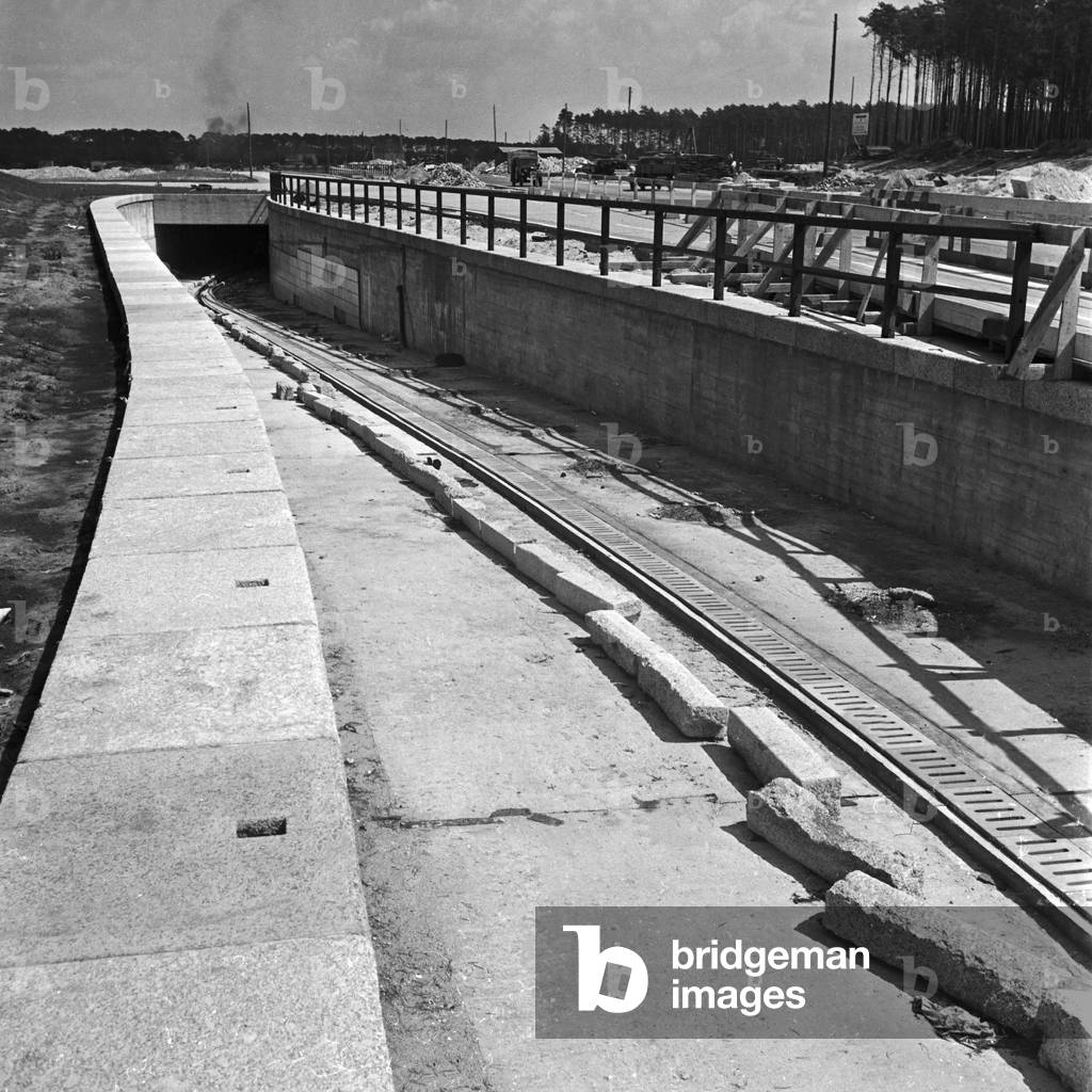 Motor feeder at Reichsautobahn highway - construction area at crossing Wannsee and Potsdamer Chaussee, Germany 1940 (b/w photo)