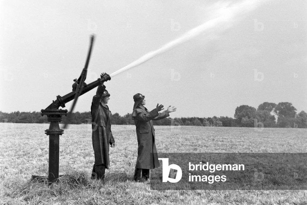 A sprinkler system in its agricultural use at a potato field, Germany 1930s (b/w photo)