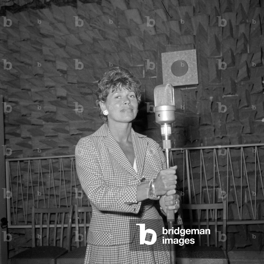 Female voice at the production auf the audio play 