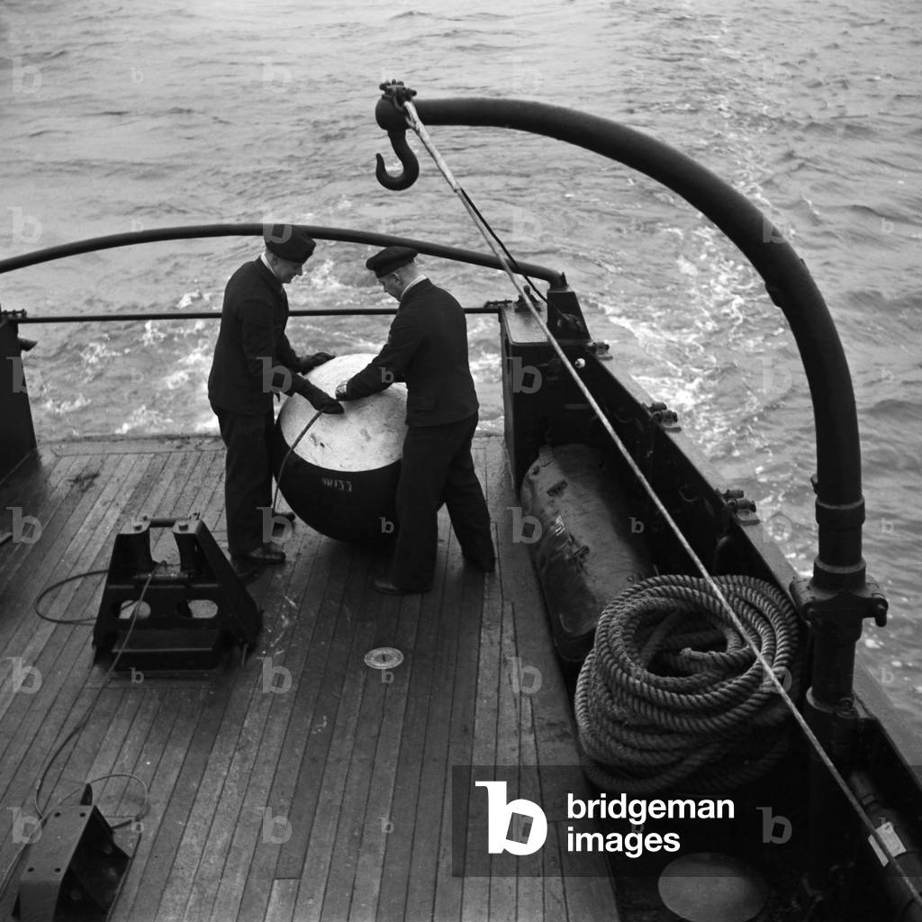 Sailors of a minesweeper preparing an exercise, Germany 1930s (b/w photo)