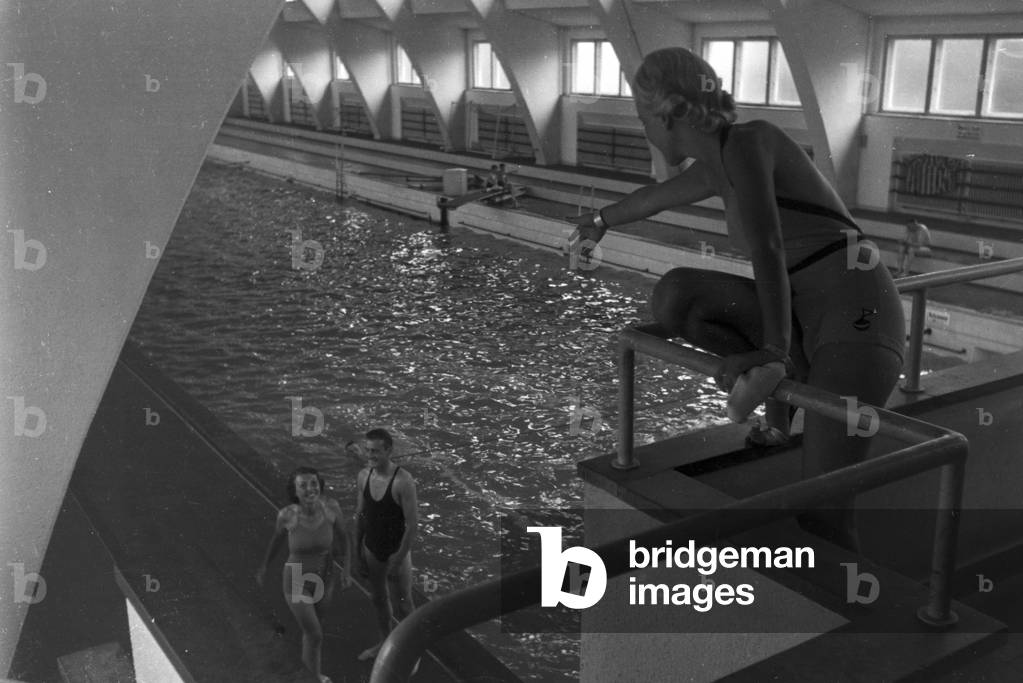 Swimmers in the Hallenbad Heslach swimming pool, Stuttgart, 1930s (b/w photo)