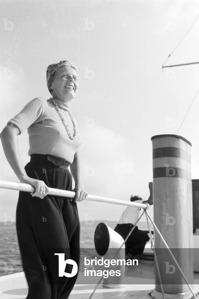 Summer vacations on the Baltic Sea, Germany 1930s (b/w photo)