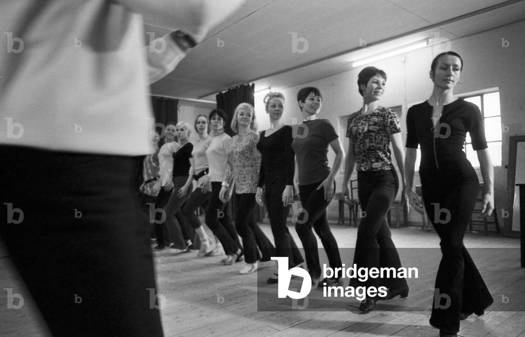 The ZDF TV ballet company during the training, Germany 1970