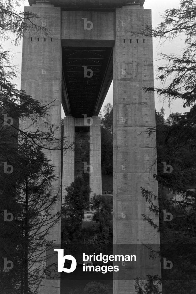On the way to Mangfallbruecke bridge near Weyarn in Bavaria, Germany 1930s (b/w photo)