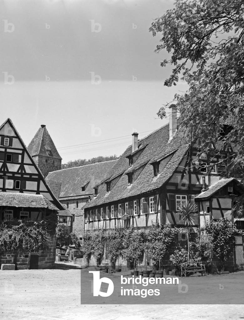 At spa resort Bad Nauheim, Germany 1930s (b/w photo)