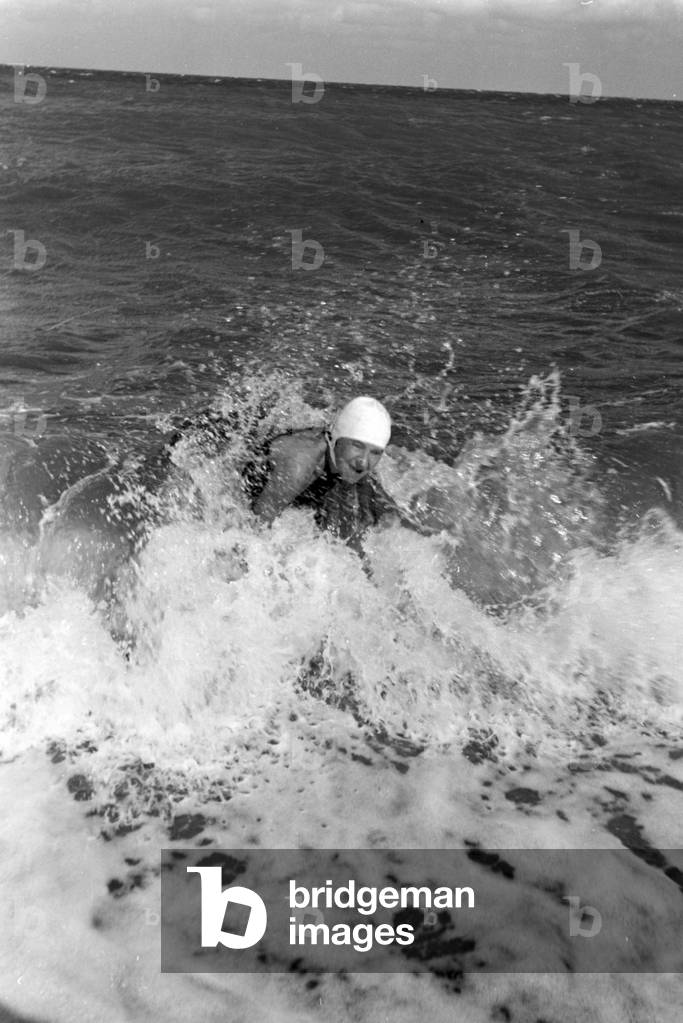 The popular dancer Gret Palucca on vacation on Sylt, Germany 1930s (b/w photo)