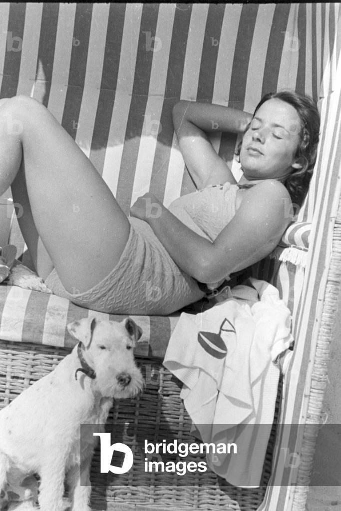 Vacation at the Baltic Sea, Germany 1930s (b/w photo)