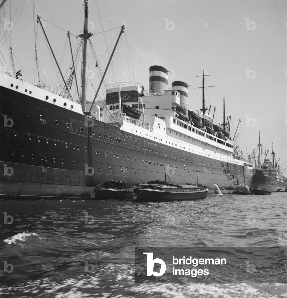 Ships at Hamburg harbor, Germany 1930s (b/w photo)