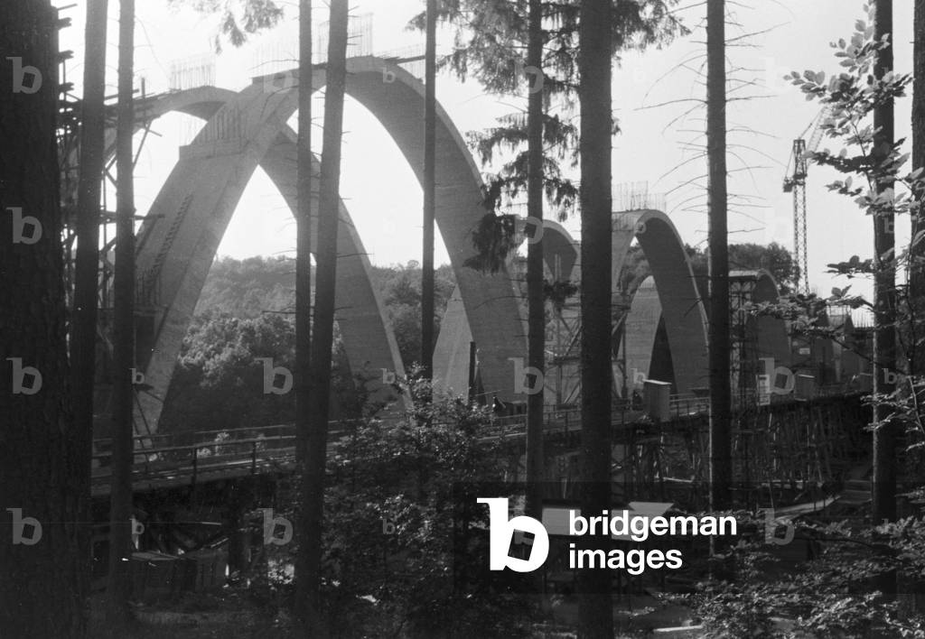 Construction of the motorway bridge near Stuttgart, Germany 1930s (b/w photo)