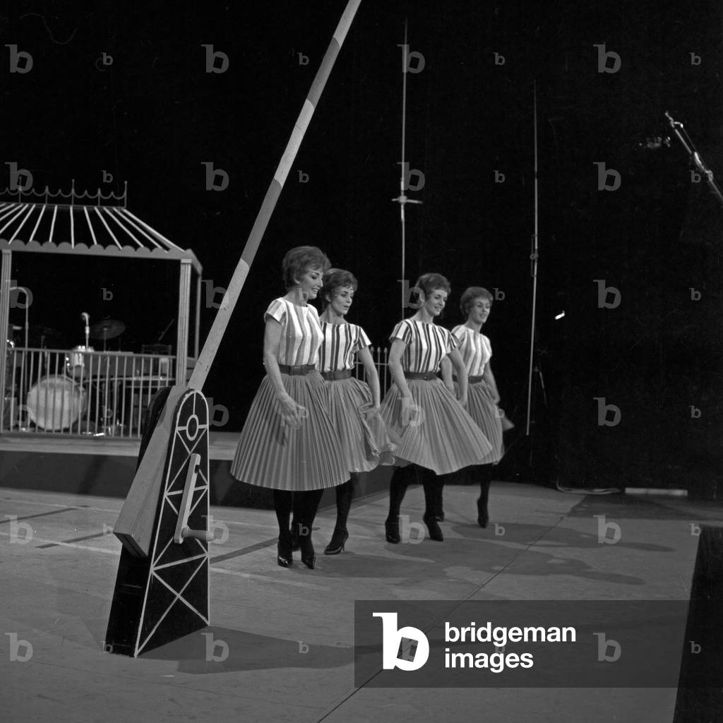 Dancers in the TV entertainment show 